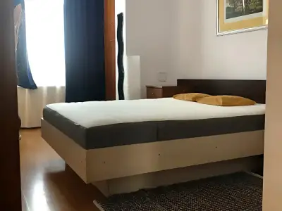 Apartament inchiriere Sector 3 Bucuresti dormitor cu dulap